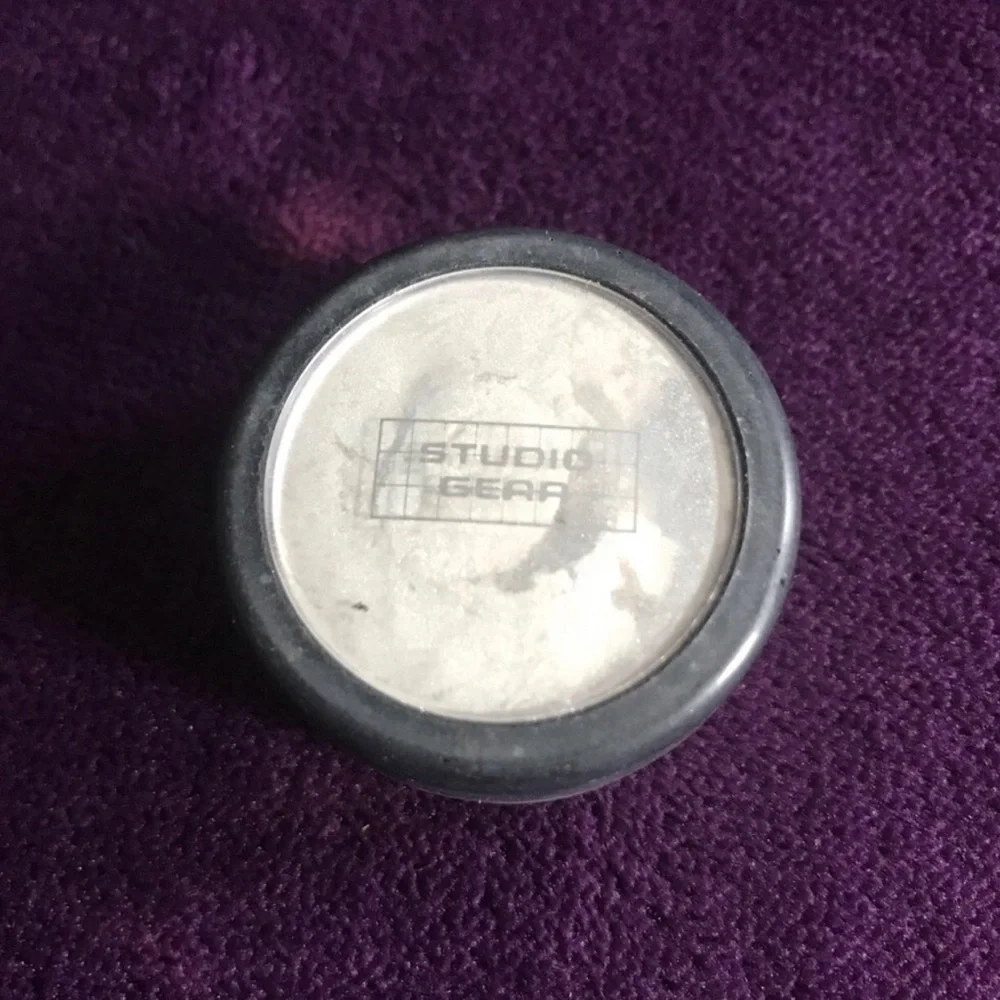 Studio White Pressed Powder — Compact Face Highlighter, “Iced Star Dust”